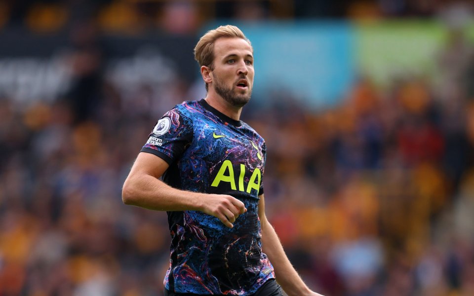 Зведата на Тотнън Хари Кейн обяви, че остава за поне