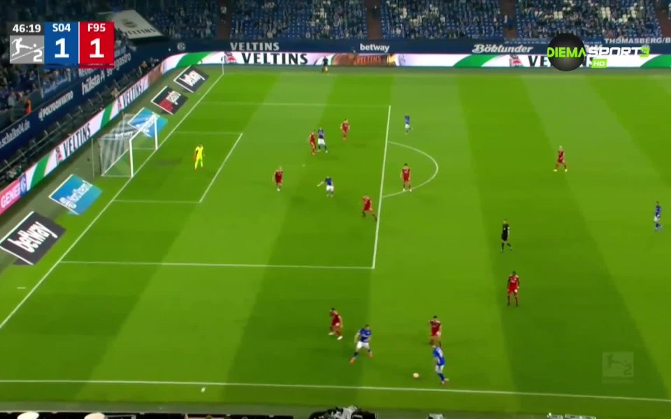 Шалке се наложи над Дюселдорф с 3:1 в мач от