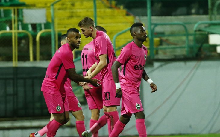 Лудогорец обърна Пирин и продължава без грешка