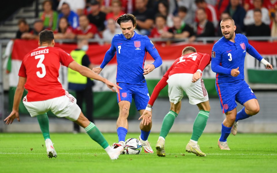 Националните отбори на Унгария и Англия играят при