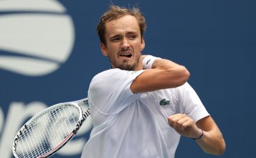 Световният №2 в мъжкия тенис Даниил Медведев продължава с похода