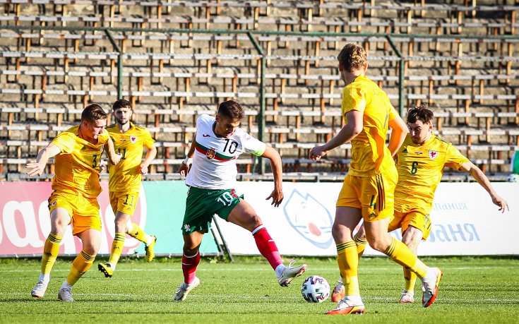 Молдова удари рамо на нашите младежи