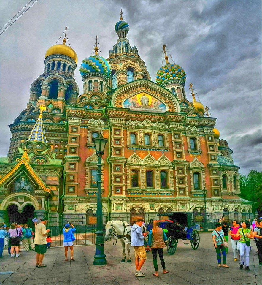 <p>Царственият Санкт Петербург</p>