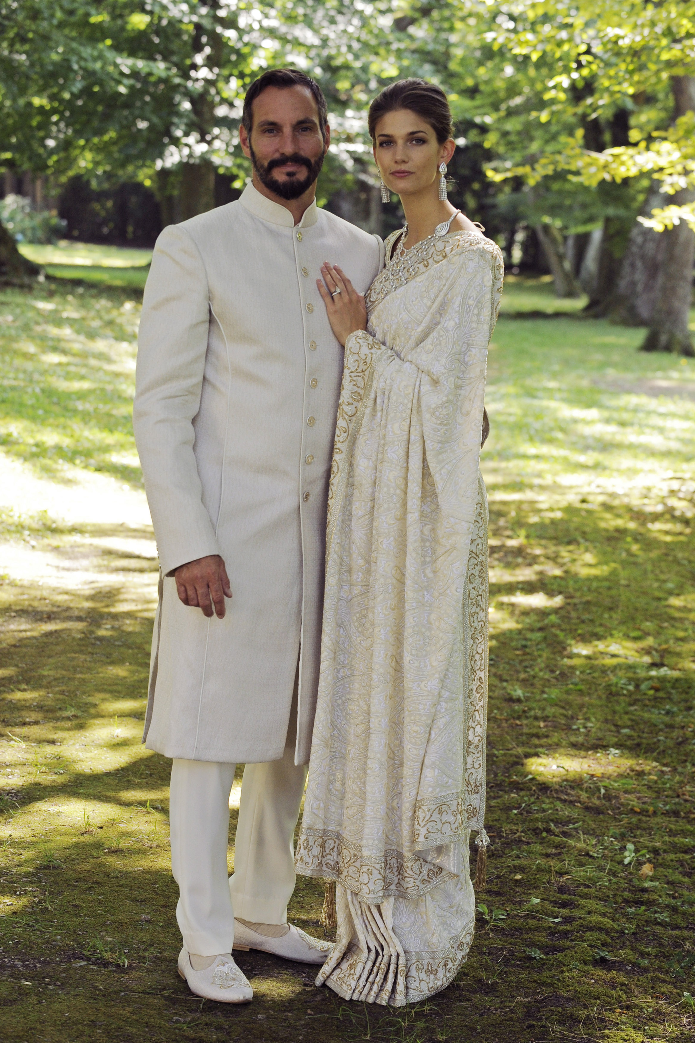 <p>През 2013 г. се омъжва за принц Рахим Ага Хан и променя името си на принцеса Салва. Принцът ръководи мултимилионна империя и наследява от баща си титлата имам-ръководител на общността на мюсюлманите-исмаилити.&nbsp;</p>