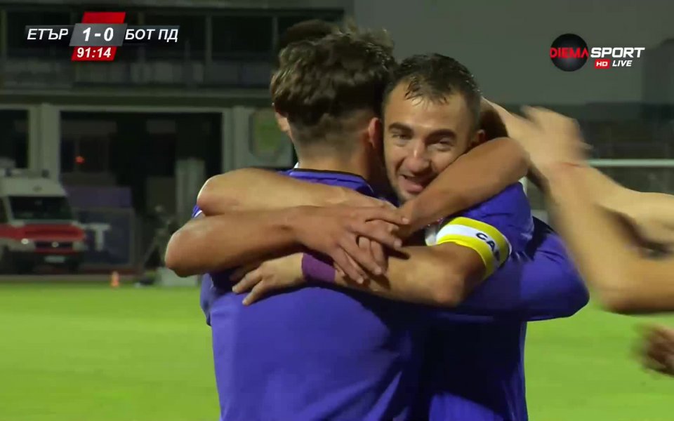 Даниел Младенов посече Ботев на "Ивайло"