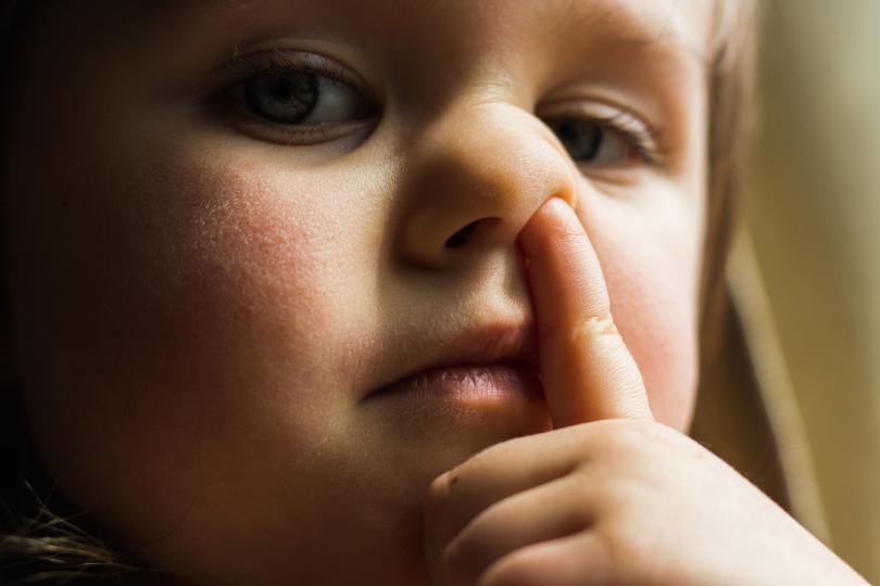 Какво да правим, когато нещо се заглещи в носа на малчугана?