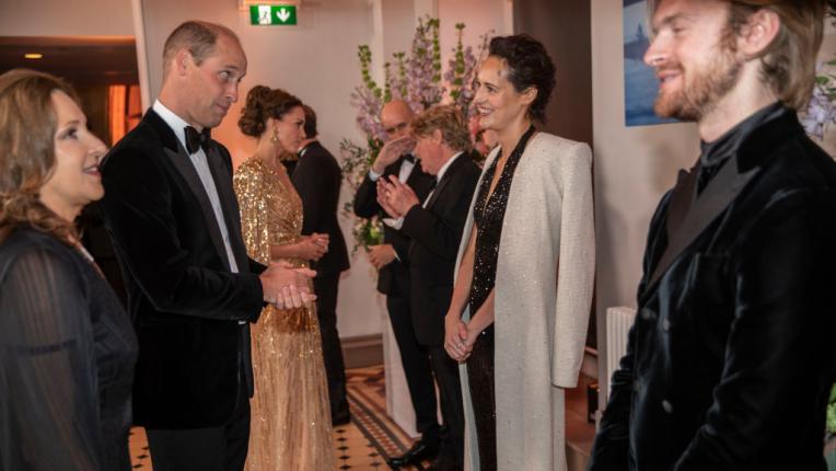 Кралското семейство на премиерата на новия филм за Джеймс Бонд