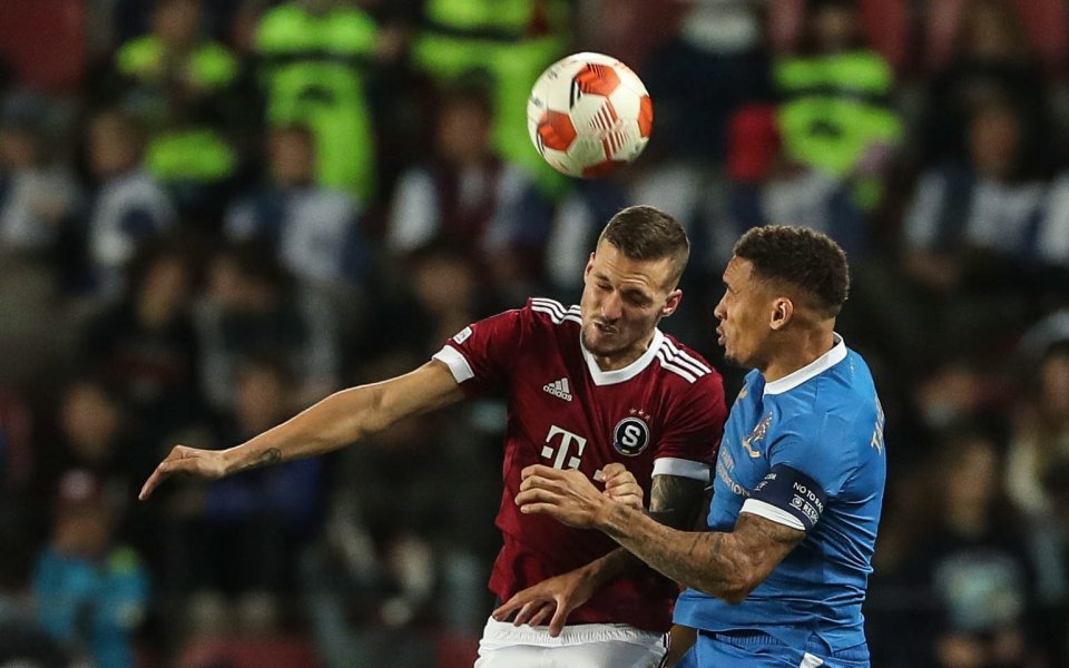 Отборът на Олимпик Лион постигна победа с 3:0 над Спарта