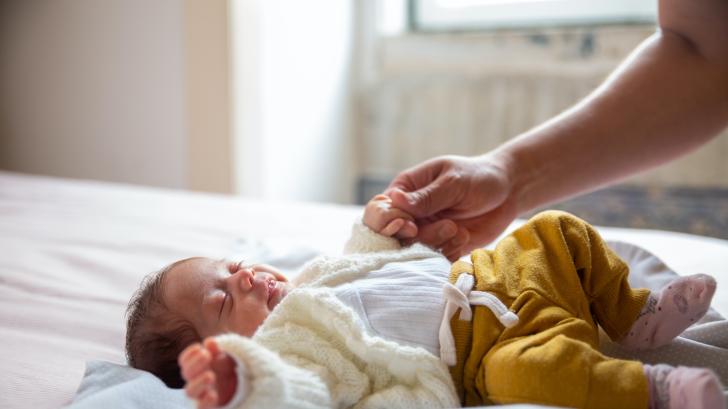 Научно обяснение: Защо новороденото бебе не трепери от студ?