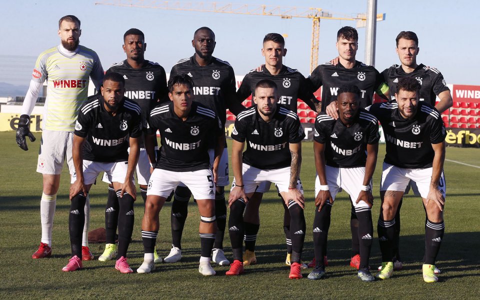 ЦСКА заминава днес следобед за лагера си в Банско. Там