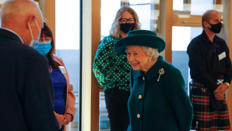  Кралица Елизабет, принц Чарлз и Камила на посещаване в Шотландия 