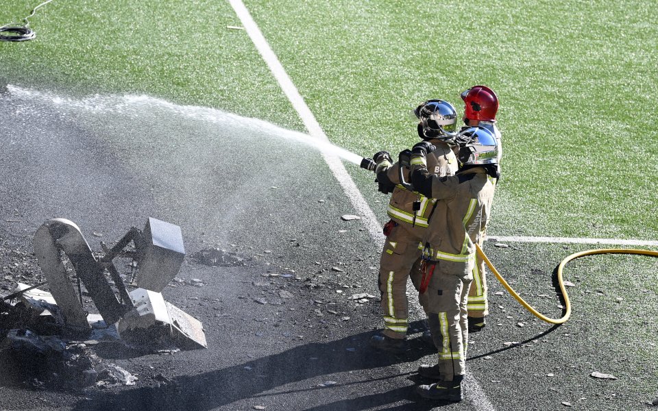 Сериозен огън край игрището на националния стадион в Андора се