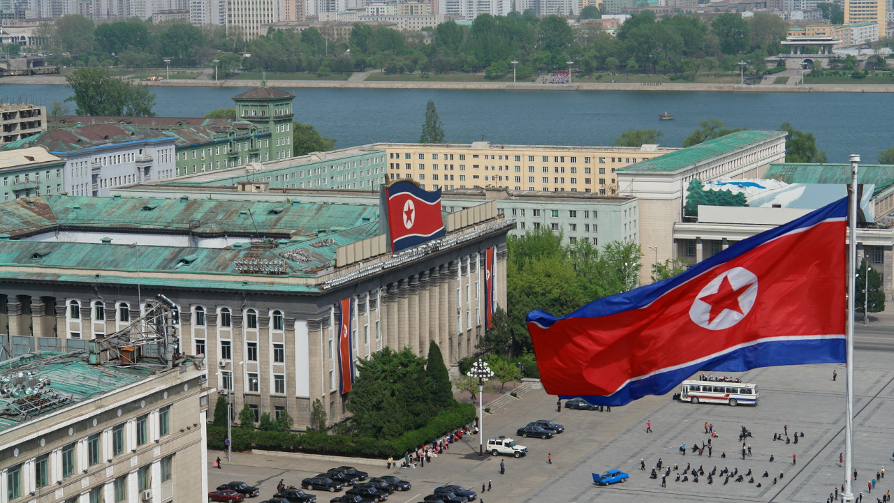 Немислимото в Северна Корея: Пхенян се задръсти от коли, има криза за паркоместа