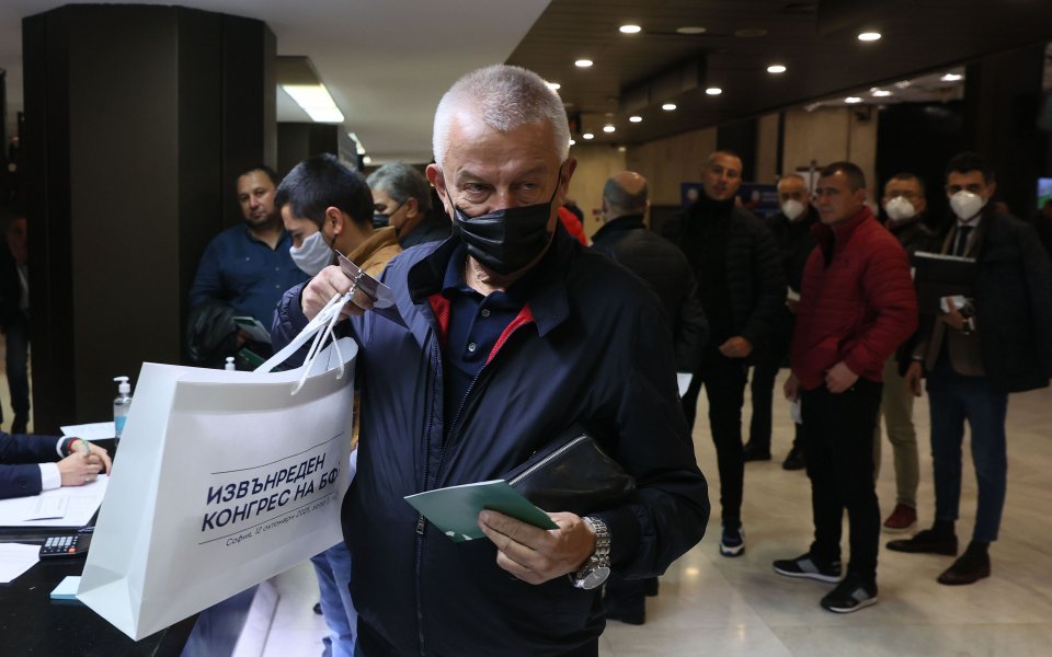 Президентът на Локомотив (Пловдив) Христо Крушарски разкри, че е подкрепил