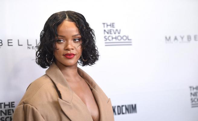  Риана по време на годишното събитие Parsons Benefit (2017) 