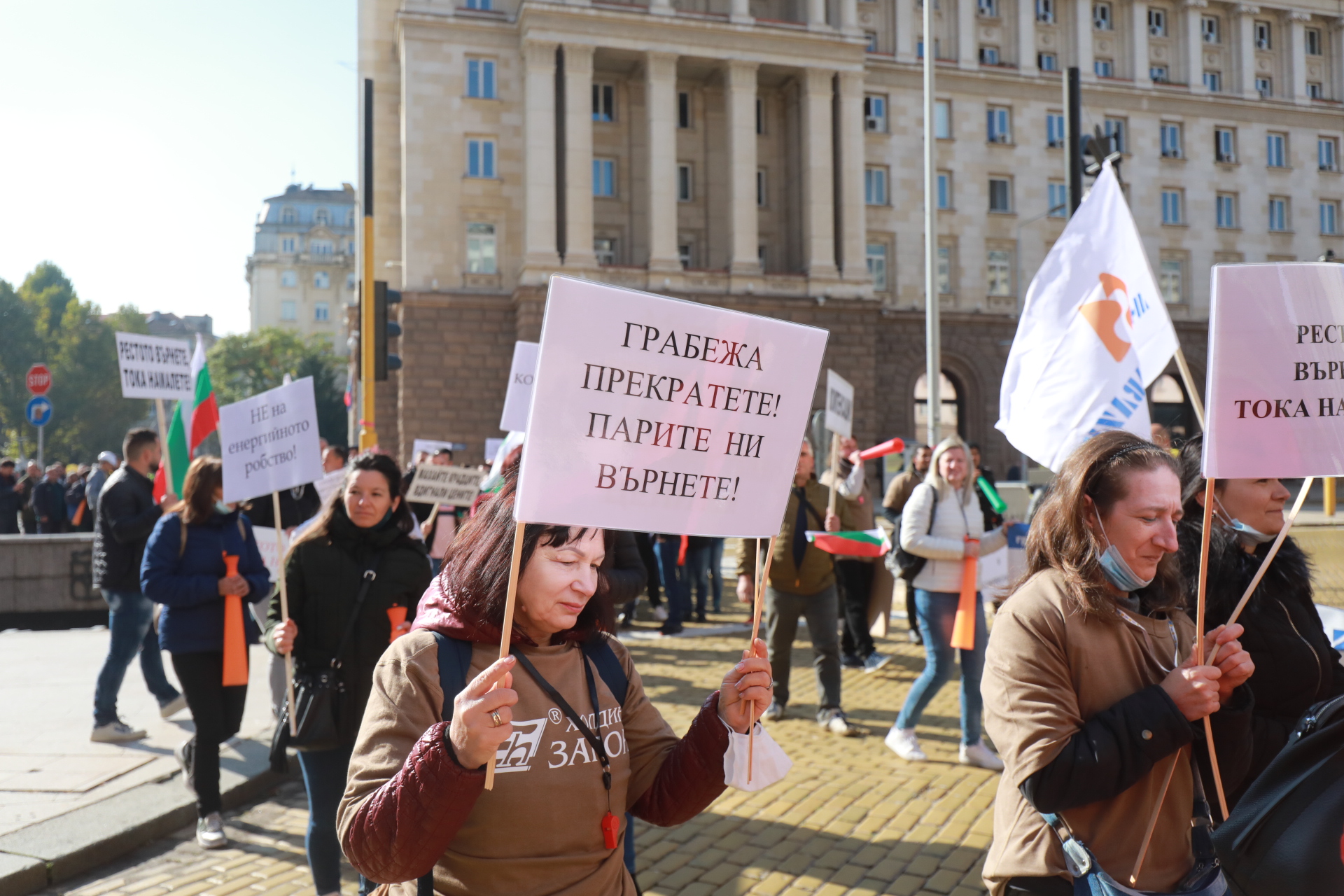 <p>Бизнесът и синдикатите излязоха на протест</p>