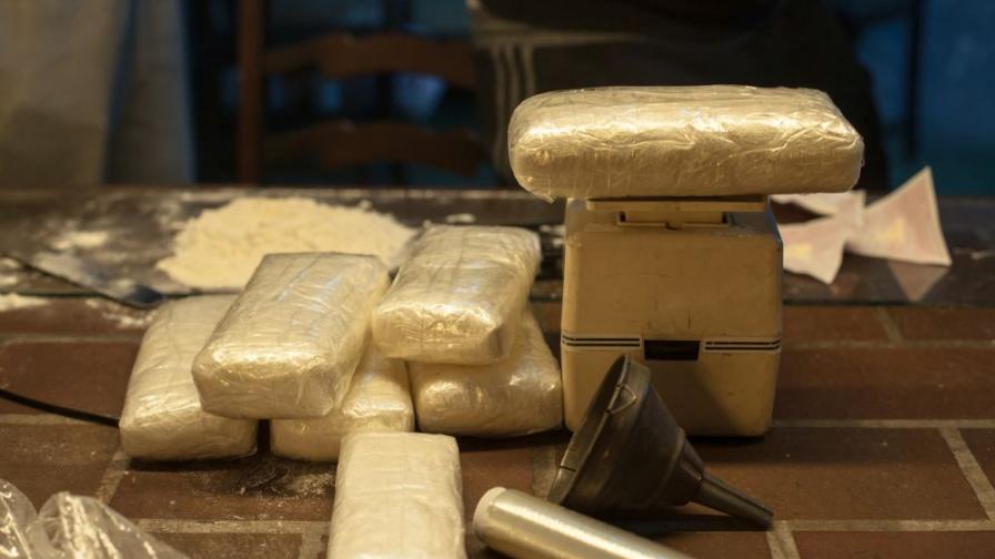 Заловиха близо 55 кг кокаин на ГКПП "Капъкуле" в автомобил с дипломатически номер