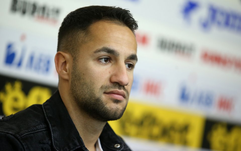 Халфът на Левски &ndash; Борислав Цонев, използва социалните мрежи, за