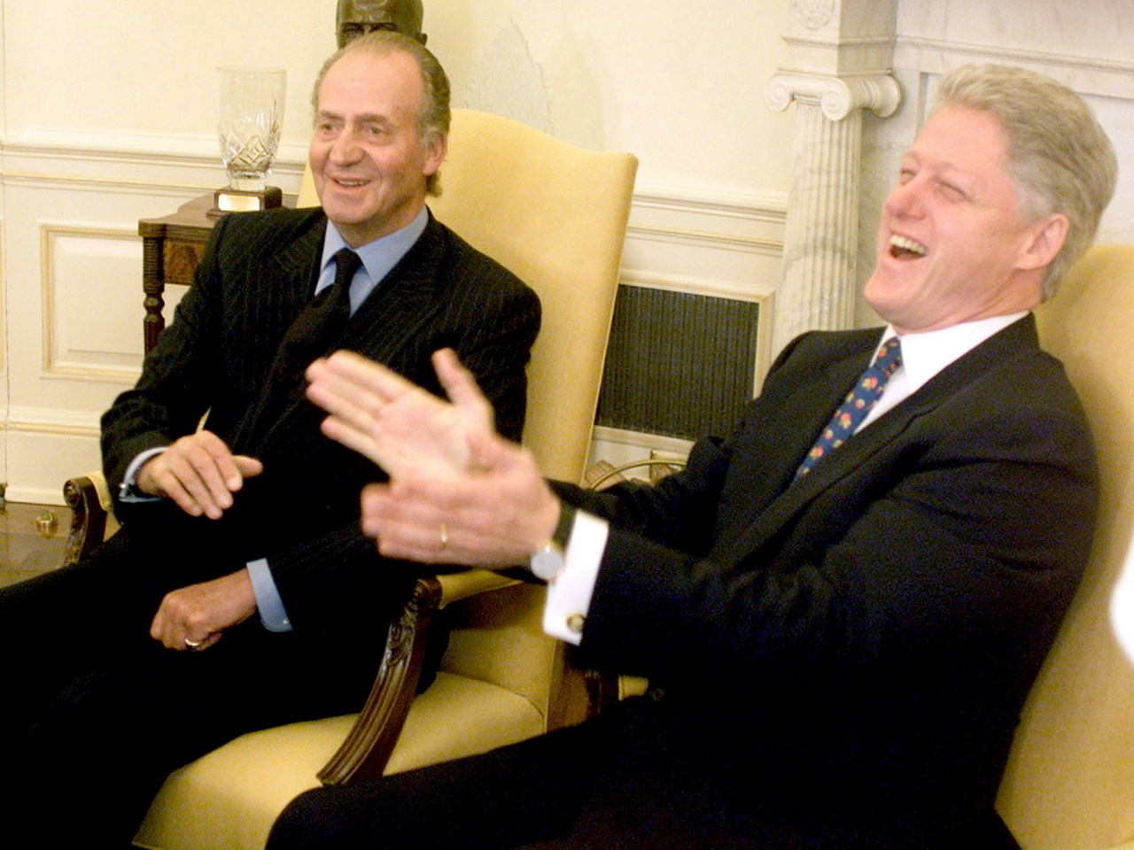 <p>Крал Хуан карлос с президента на САЩ Бил Клинтън през 2000 г.</p>
