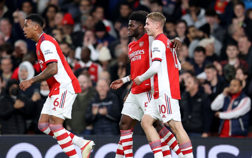 Отборите на Арсенал и Астън Вила играят при в откриващия