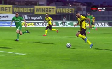 В 4 ата минута канарчетата поведоха Ботев се възползва от грешка