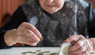 Управляващите искат коледните добавки за догодина да се уредят чрез закон