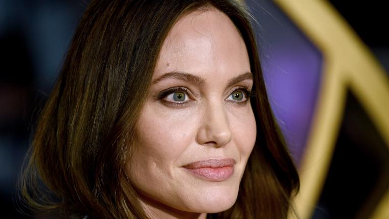 Анджелина Джоли сияе на премиерата на „Вечните“ в Лондон