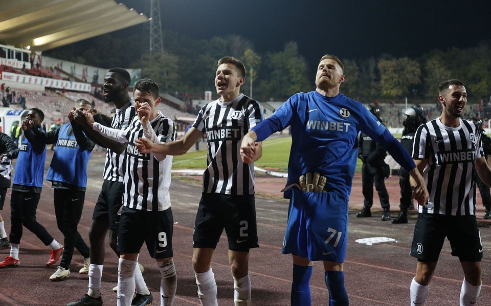 Бившият талант на Байерн Лукас Редер сега играе в България