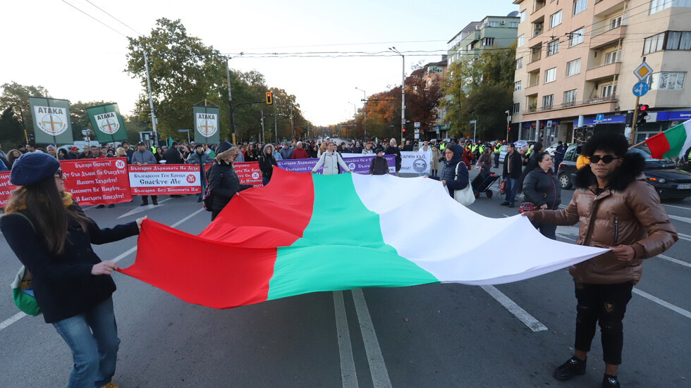 Протест срещу COVID мерките блокира "Орлов мост"