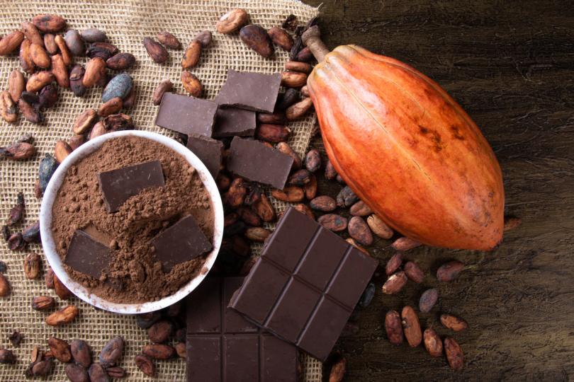 <p><strong>Шоколад (особено тъмен шоколад)</strong></p>

<p>Внезапното желание да посегнете към шоколада може да означава недостиг на магнезий, тъй като суровото какао е отличен източник на магнезий. Ядките също са богати на магнезий, така че ако не изпитвате същото чувство към тези хрупкави плодове, това може да е просто пристрастяване към захарта.</p>