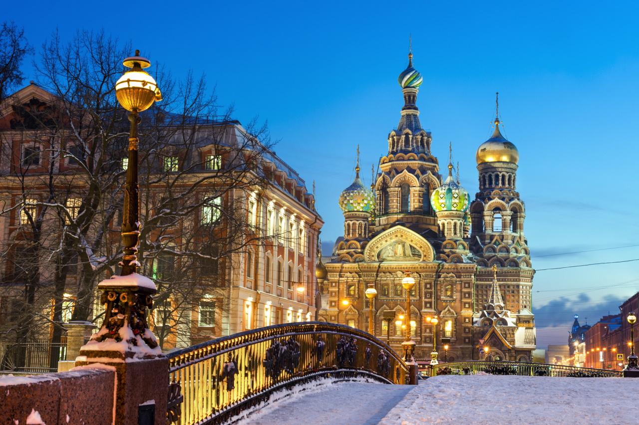 <p>Санкт Петербург често е определян като културната столица на Русия. Със своя исторически център и паметници градът е включен в списъка на ЮНЕСКО за световно наследство. Хиляди туристи посещават града всяка година.</p>