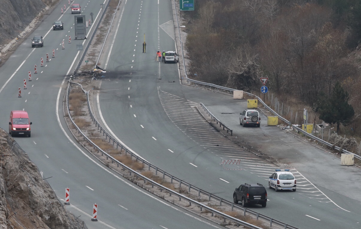 <p>Възстановено е движението по АМ &quot;Струма&quot; при км 32 в посока София</p>