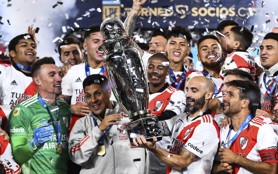 Ривър Плейт победи Расинг с 4:0 и спечели титлата в