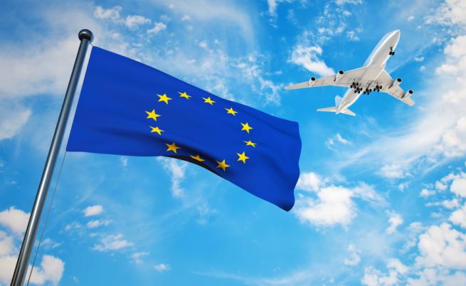 ЕС иска да забрани полетите от Южна Африка заради новия щам на COVID-19
