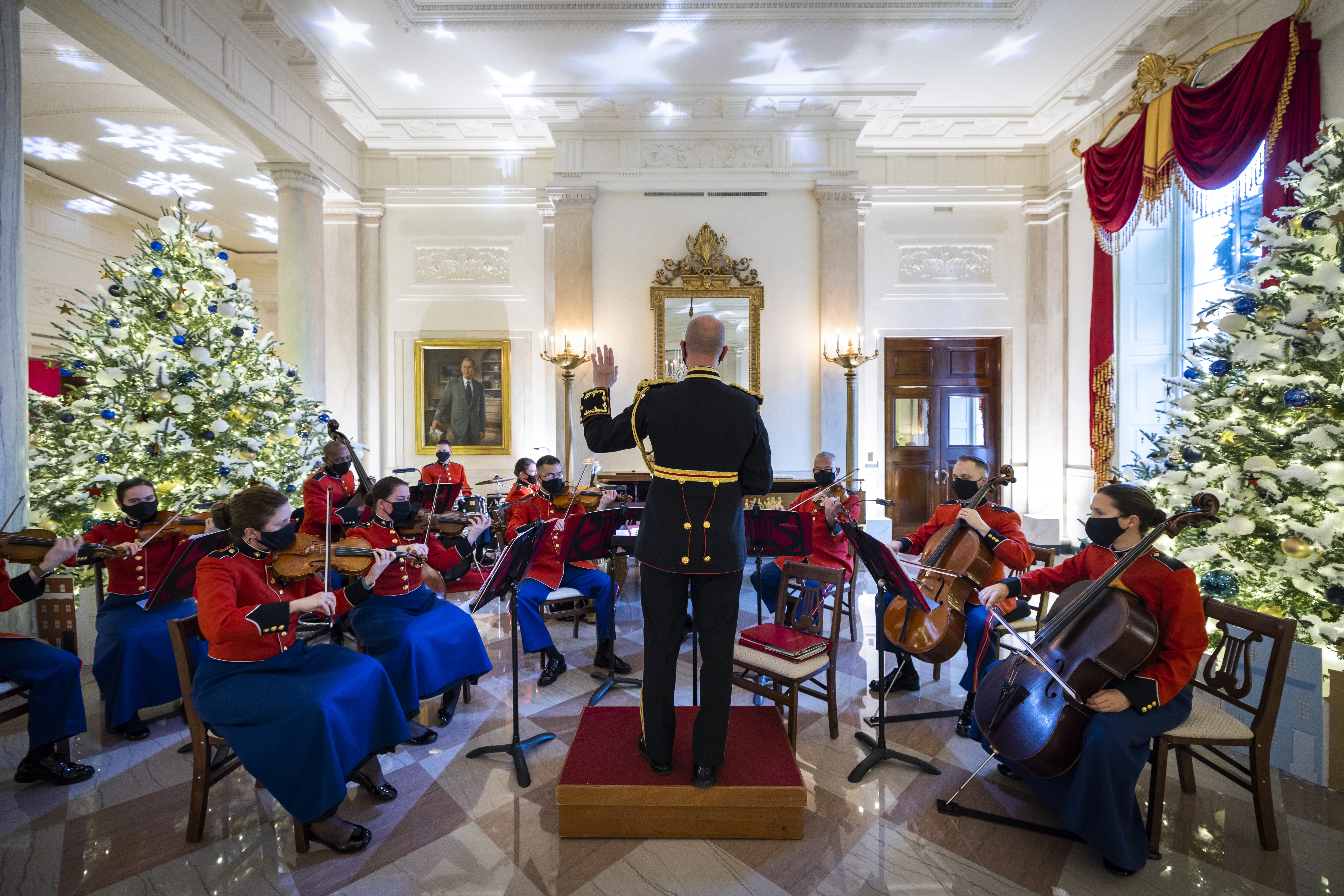 <p>Как Джил Байдън украси Белия дом за Коледа</p>