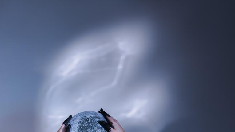  Таро за декември: с дребни стъпки към по-широк небосвод 