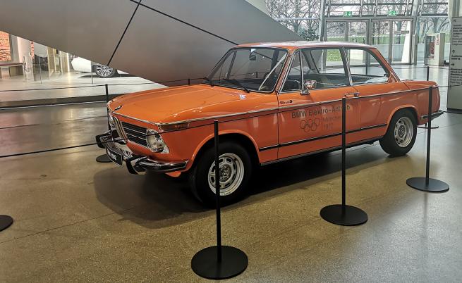  Електрическото BMW, което води маратона по време на Олимпийските игри в Мюнхен през 1972 година 