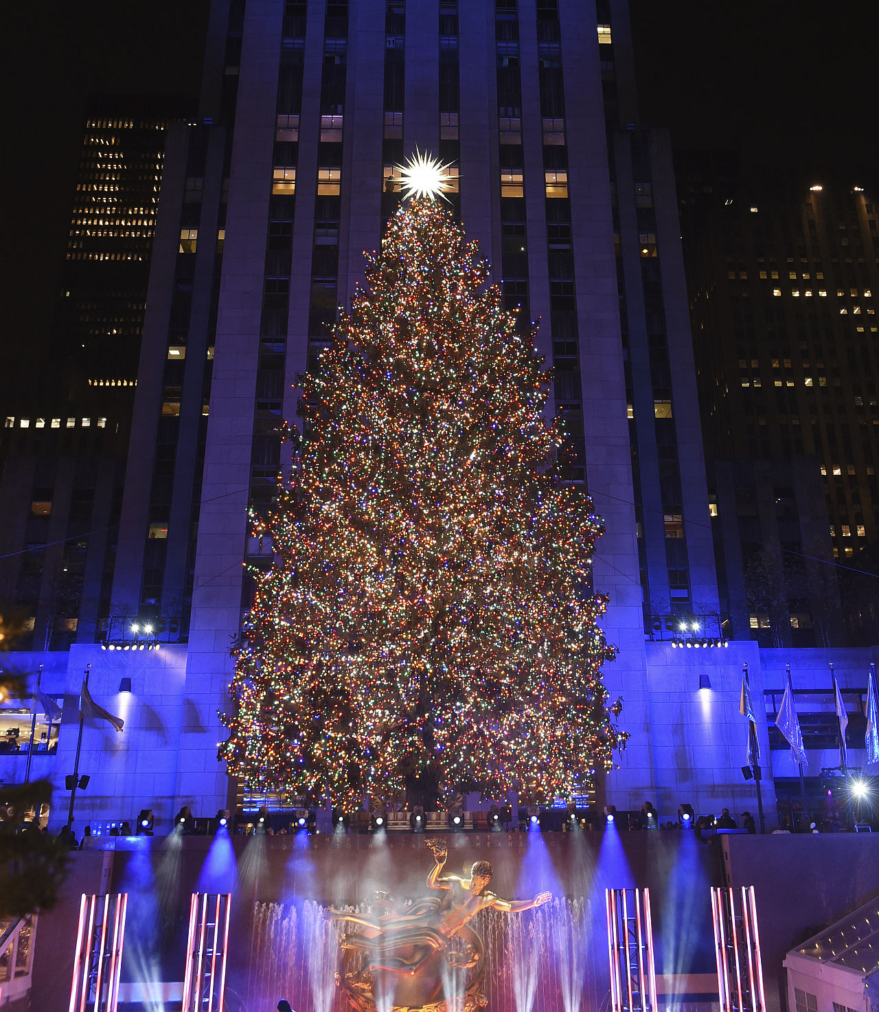 <p>Коледното дърво в центъра Рокфелер в Ню Йорк</p>