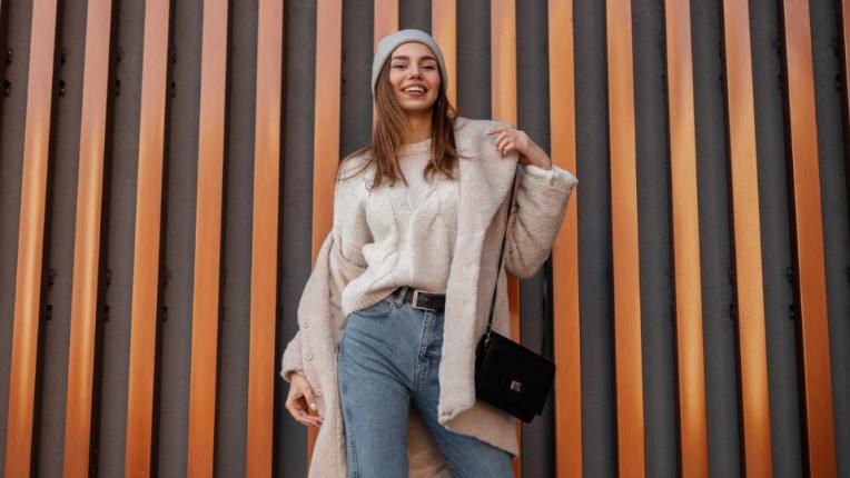  Как да ги носим: Големи пуловери за студени зимни дни 