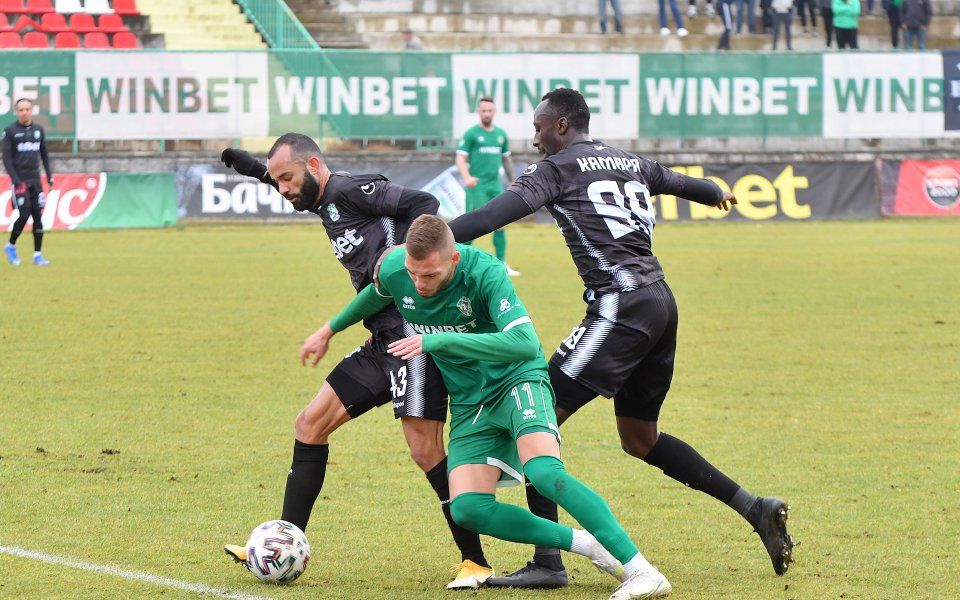 Отборът на Берое приема Ботев Враца в последен мач от