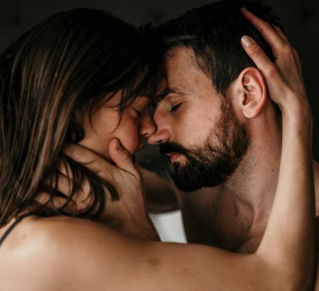 Обикновено не свързваме дългосрочните връзки с добър секс В действителност
