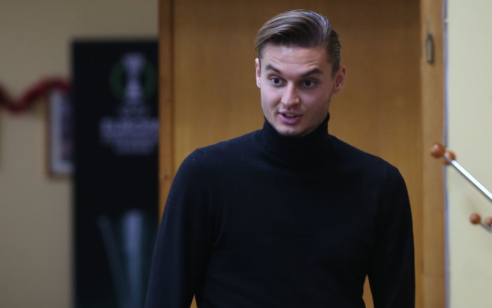 Награждаване на Дориан Бабунски от Ботев Враца за Играч на 18-тия кръг в efbet Лига, 09.12.2021 г.
