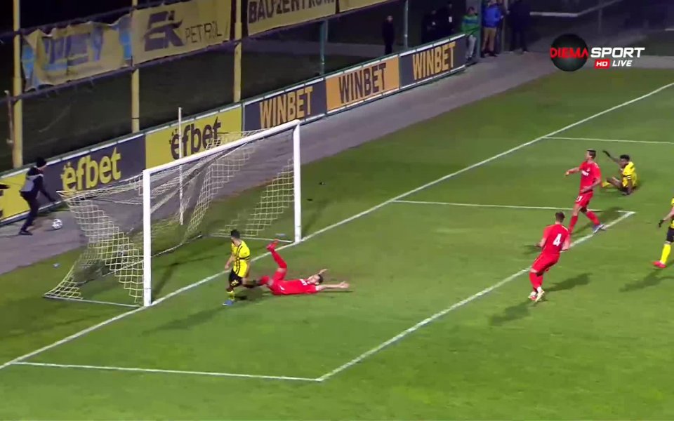 В заключителните минути на двубоя Реда Рабей донесе победа за