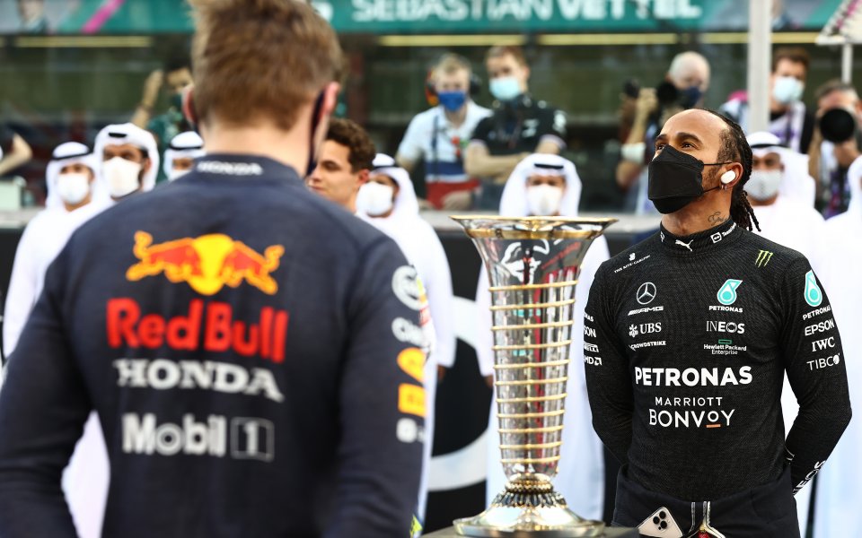 Макс Ферстапен и Люис Хамилтън ще решат новия шампион във