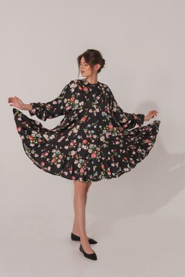 <p><a href="https://sassabjorg.com/collections/dresses/products/oversized-mini-floral-dress" target="_blank"><strong>Феерична рокля</strong></a> от&nbsp;<strong><a href="https://www.instagram.com/p/CWnYu8zNNPi/" target="_blank">Sassa Bjorg</a></strong>, подходяща както за специален повод, така и за ежедневието, в което искате да сте цветни и елегантни.</p>

<p>При плащания извършите със <strong><a href="https://get.settle.eu/9wff9LzJTrfrfspv9" target="_blank">Settle</a></strong>, получавате 10% отстъпка върху цялата сума.</p>