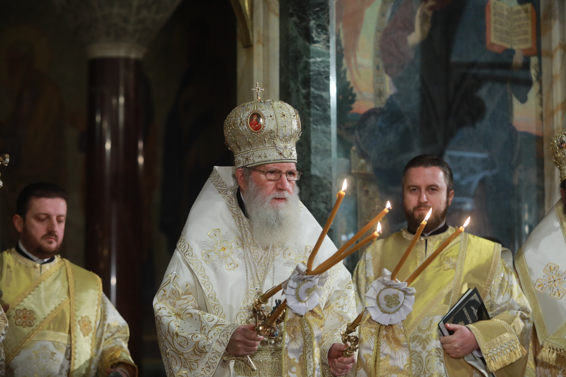 <p>В &quot;Св. Александър Невски&quot; бе отслужена празничната литургия за Бъдни вечер</p>