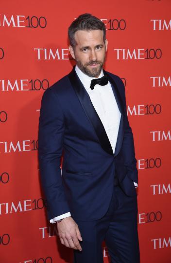 Известни бащи, които останаха вкъщи, за да гледат децата си