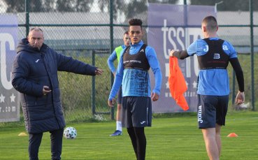 Треньорът на Левски Станимир Стоилов даде почивка на новите