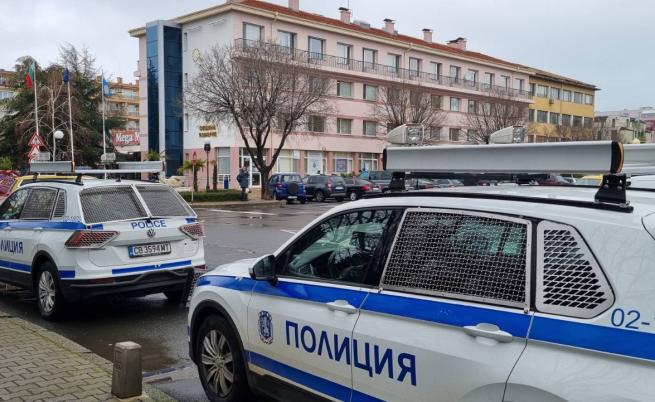 Разследват смъртта на новородено, захвърлено в дере в Новозагорско