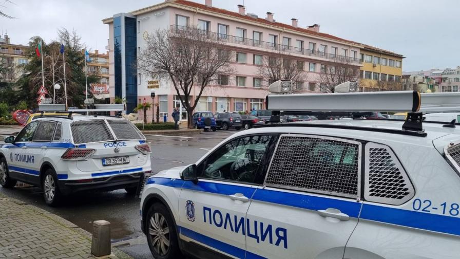 Разследват смъртта на новородено, захвърлено в дере в Новозагорско